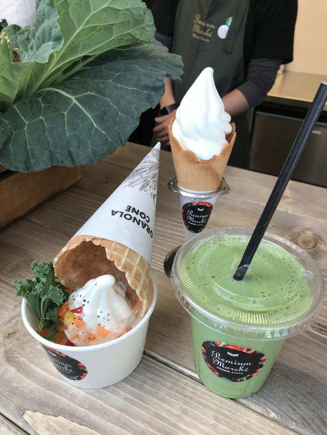 画像: 時計回りに「ライスジュレソフトクリーム(コーン)/ヤンマーこだわり緑のベジスムージー、季節限定ドリンク/ベジヨーグルトソフト
