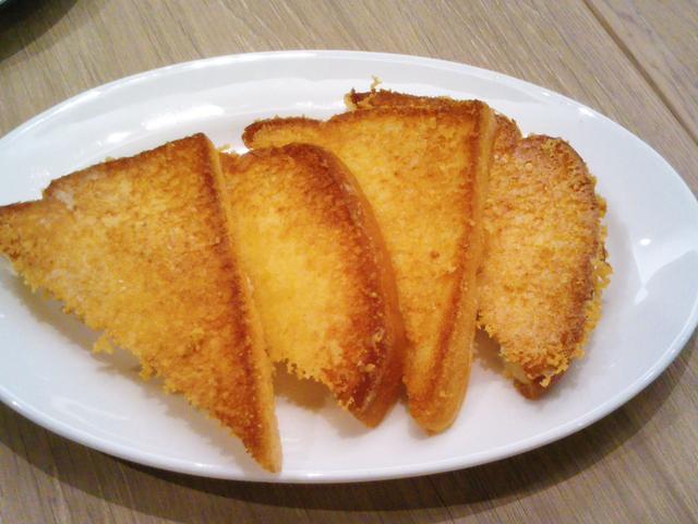 画像: チーズトーストは最初にオーダーを