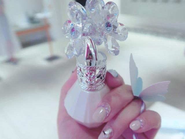 画像: ジルスチュアート クリスタルブルーム サムシングピュアブルー オードパルファン 30mL ¥5,500(税抜)