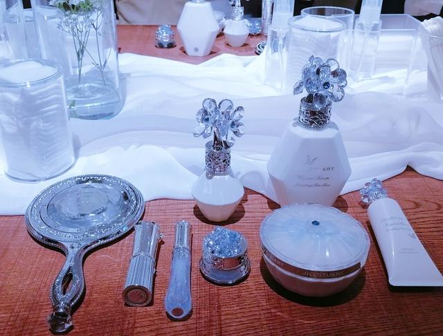 画像: 結婚式で花嫁が幸せになるためのおまじない''Something blue''をモチーフとした限定コレクション「サムシングピュアブルー」