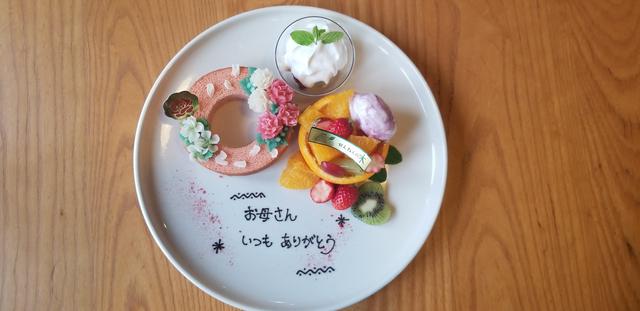 画像2: 話題の“バスクチーズケーキ”とバウムクーヘンが融合した ハイブリッドスイーツ