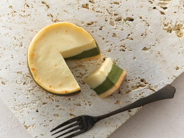 画像2: 宇治抹茶とチーズが同時に楽しめる! 2層仕立ての濃厚すぎるチーズケーキ『フォルマッ茶』
