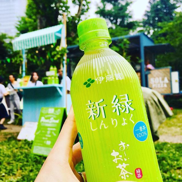 画像3: イベント特製グルメに、「お〜いお茶 新緑」をセットで