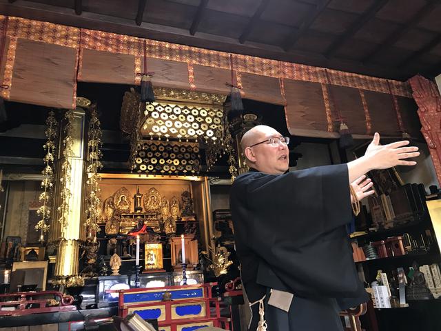 画像: 怪談説法中の三木大雲(ミキダイウン)氏