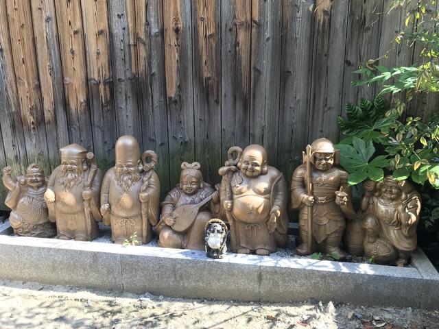 画像: お話を聞く前に見た時は、かわいい七福神+たぬき達と思っていたのに帰りには...