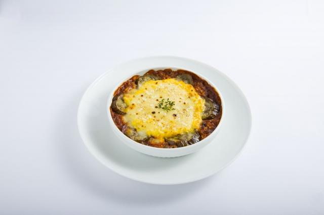 画像: キャベツライスのミートドリア風・・・1,000円※ランチタイムは数量限定で提供 キャベツライスをお米の代わりに使ったドリア風です。キャベツライスに、ミートソース、豆や雑穀を混ぜ合わせて、なすと卵、チーズをのせて焼き上げました。