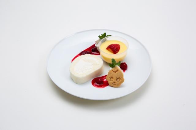 画像: スペシャルスイーツプレート(ドリンク付き)・・・1,000円 こだわりの卵「エグロワイヤル」を使い、プリン液にマヨネーズを混ぜることによってなめらかに仕上げたマヨプリンと、黄身まで白い卵「ピュアホワイト」にマヨネーズを合わせてふんわりやわらかく焼き上げた真っ白なロールケーキのセットです。キユーピー型のクッキーを添えました。