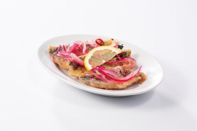 画像11: 食感が楽しいヤングコーンをピリ辛テイストで仕上げた 『ポークとヤングコーンのピリ辛トマトソースパニーニ』