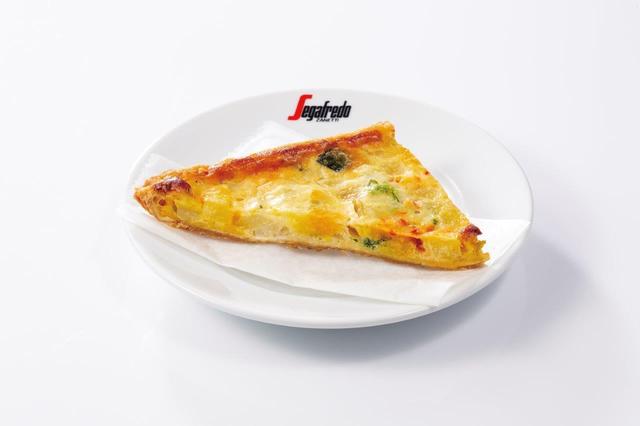 画像12: 食感が楽しいヤングコーンをピリ辛テイストで仕上げた 『ポークとヤングコーンのピリ辛トマトソースパニーニ』