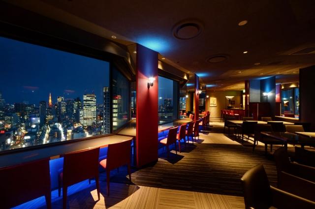 画像: ■TOWER CAFÉ 地上144m、ホテル最上階40階から眺める都内屈指の夜景の大パノラマを眺めながら、コンテスト受賞歴を持つバーテンダーが創るカクテルや、料理長こだわりの料理の数々を心ゆくまでお愉しみいただる絶景バー。お酒を飲めない人にも嬉しいノンアルコールカクテルも充実している他、カフェとしてもお気軽にご利用いただけます。