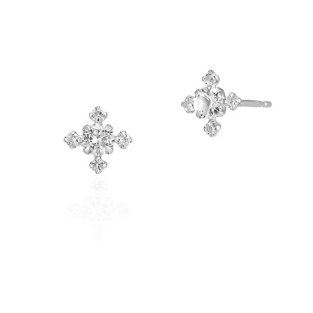 画像: 〈ピアス〉 K10ホワイトゴールド ピアス 価格:¥14,000+税 大ぶりのものや揺れるタイプのピアス・ イヤリングは、浴衣の襟元の美しさを 損なうおそれもあります。浴衣には、 耳元で小さく上品に光るタイプがおす すめです。