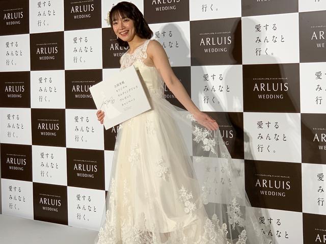 画像1: 吉岡里帆さんにインタビュー!理想の結婚式や男性像とは?