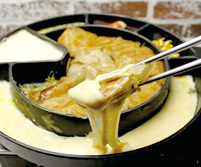 画像: 餃子鍋フォンデュ