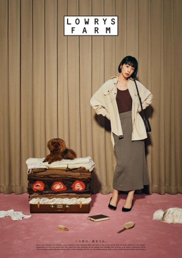 画像: 今季トレンドのブラウンをワントーンでコーディネート。 シャツ ¥4,900 タンクトップ ¥1,500 スカート ¥4,500 バッグ ¥4,000