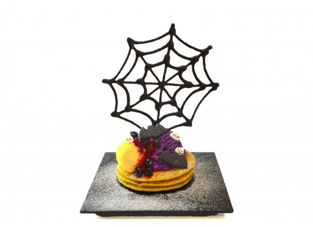 画像: ハッピーハロウィン!パンケーキ 1,500円 紫芋のモンブランの濃厚な甘さと、マンゴーアイス&ベリーのサッパリ感がたまらない!キュートなメレンゲおばけとラングドシャコウモリにいたずらされちゃうかも!?友達や家族、みなさんでシェアしてたべてくださいね♫