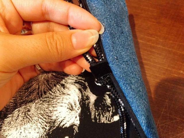 画像: 布を裏返して、ロープをベルベットテープの輪っかに通して固結びをしたら完成!!