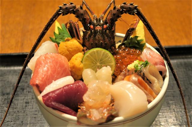 画像: 【東京駅限定 1日10食】 「究極伊勢海老丼」築地すし好 グランスタ丸の内 2200円(税込)