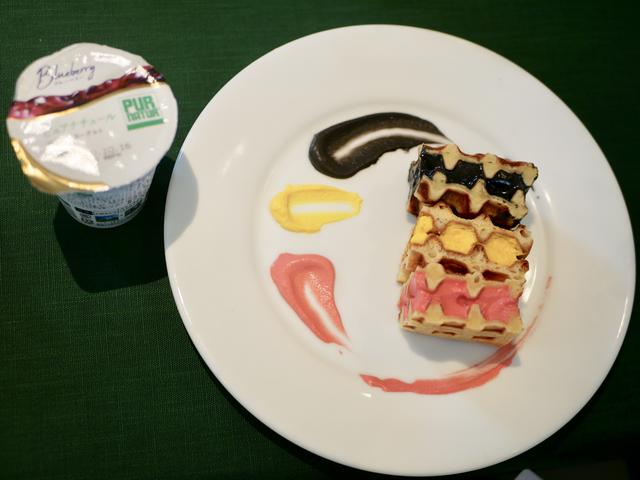 画像1: ベルギーワッフル with ベルギーヨーグルト ピュアナチュール 850 円(税込)