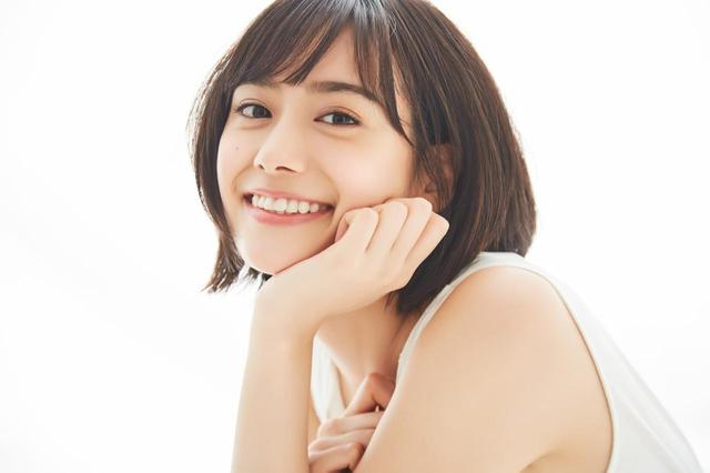 画像7: 吉田志織、肌を脱ぐ!トレンチコート姿やヨガウェア姿でヘルシーな魅力を披露
