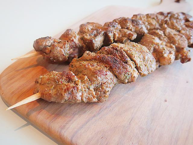 画像: 【羽黒緬羊の串焼き】ベーカリー&レストラン 沢村 南イタリアの料理を沢村風にアレンジしました。羽黒緬羊はとても食べやすく、やわらかい羊肉です。