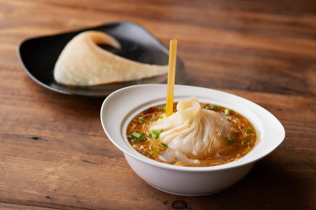 画像: 吉切鮫とヨード卵・光を使った「ふかひれあんかけ大籠包(600円/税込)」