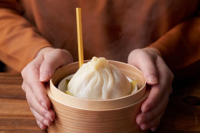 画像: ストローで肉汁を吸う!横浜大世界店限定「大籠包」が新登場!