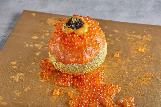 画像: 写真映え抜群!ウニ・キャビア・金箔などを贅沢に使った直径10cmの高級手まり寿司