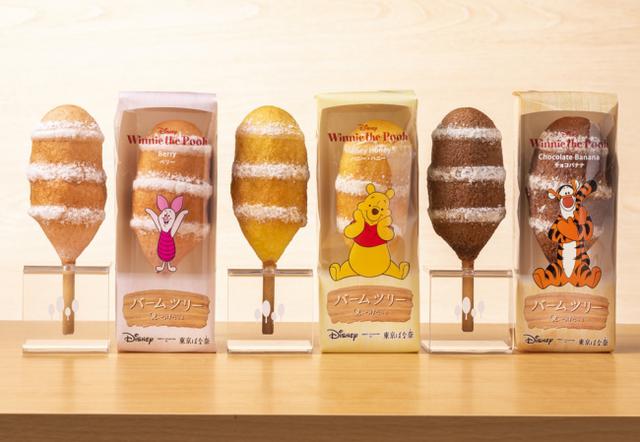 画像: スティックに巻き付いたバームクーヘンです。これは一人1本!パクっとかぶりついて食べちゃいます。ふわふわで甘い4層の生地なので、ボリュームもあります。 © Disney. Based on the Winnie the Pooh works by A.A. Milne and E.H. Shepard.