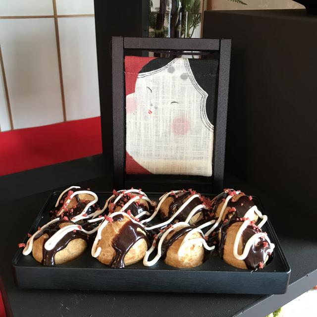 画像: 苺プチシューたこ焼き風