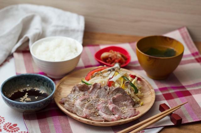 画像: ごま味噌漬けラム肩ロース定食 1,680円・税込