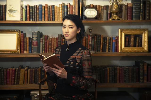 画像1: 三吉彩花さんがセブンネット読書⼥⼦2⽉担当に決定!