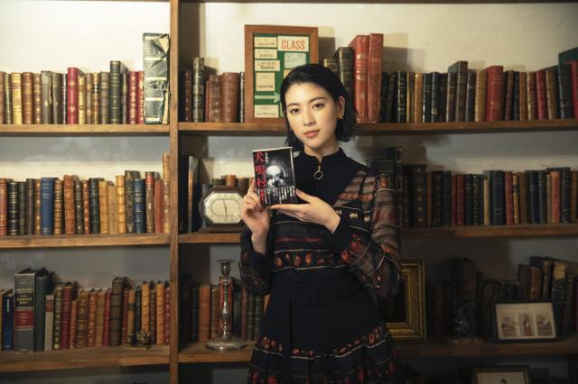 画像2: 三吉彩花さんがセブンネット読書⼥⼦2⽉担当に決定!