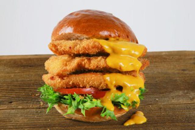 画像3: GOKU BURGERの春は食感で勝負!!サクットロッ食感の「チーズの女王カマンベールチーズカツバーガー」&サクッしっとり食感の「ミラノ風チキンカツバーガー」