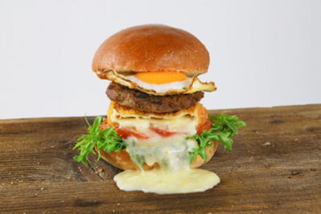 画像2: GOKU BURGERの春は食感で勝負!!サクットロッ食感の「チーズの女王カマンベールチーズカツバーガー」&サクッしっとり食感の「ミラノ風チキンカツバーガー」