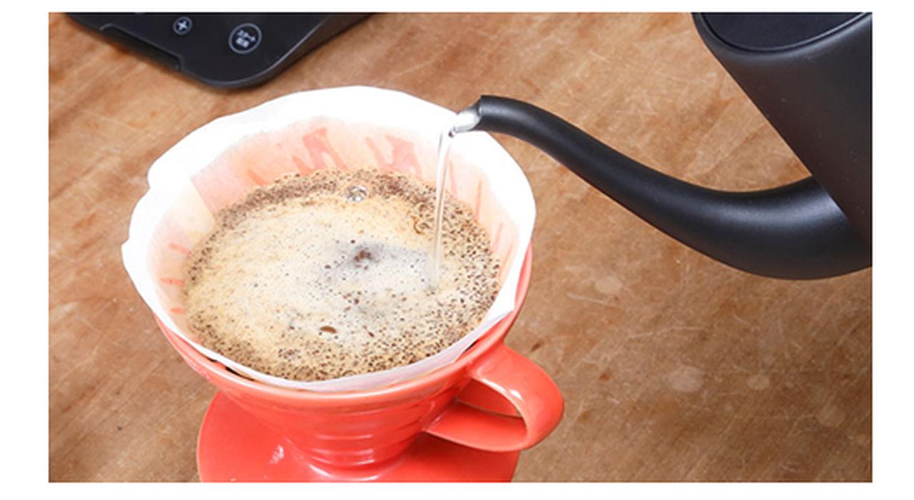 画像: ・注ぎやすく、使いやすい 先端部分が細くなっているので、コーヒーのドリップでも細く途切れず注ぐことができます。もちろん、急須やコーヒーカップなどにも注ぎやすい形状です。