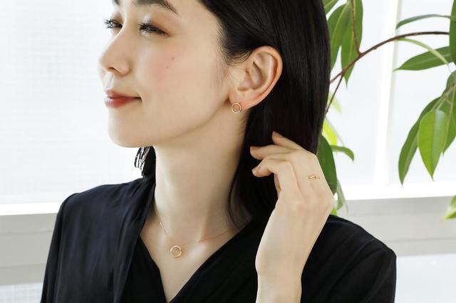 画像1: 「オンライン講義」にぴったりなコーデとは?ジュエリーのプロ4℃がオススメジュエリーをご紹介!