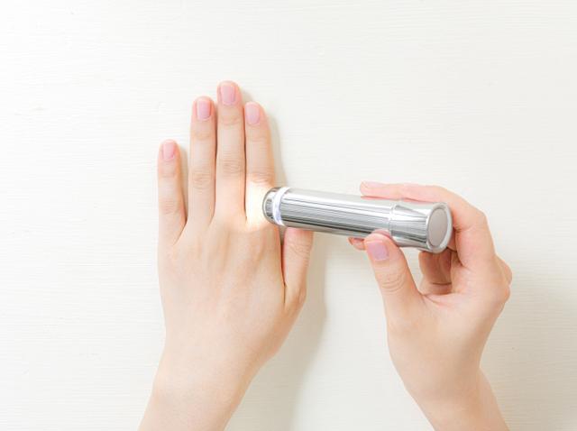 画像2: 持ち歩きにうれしいコンパクトサイズでいつでもうぶ毛ケア「Toffy Beautyコスメティックシェーバー」