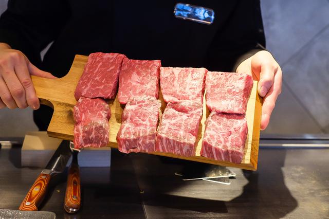画像: A5黒毛和牛 霜降肉と赤身肉の鉄板ステーキ(追加無料)