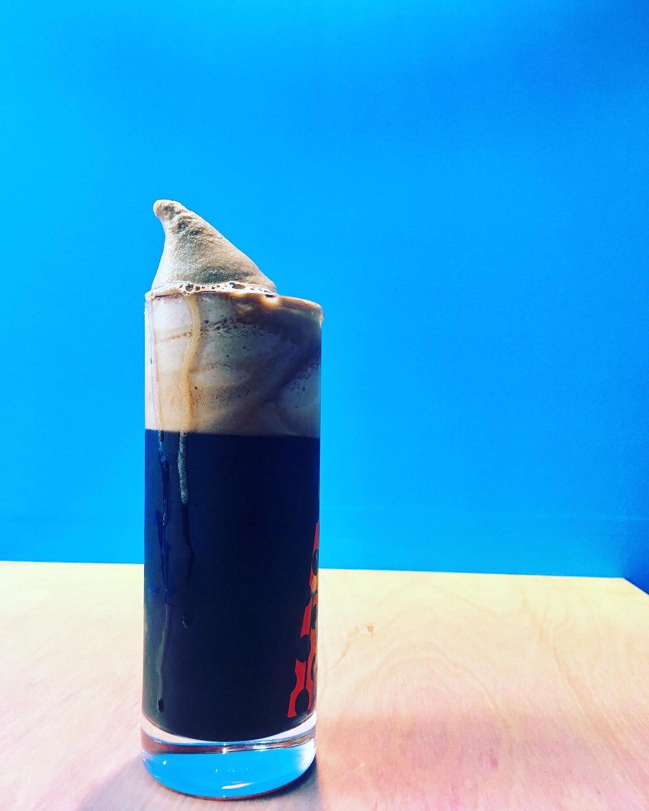 画像: 「AON PECAN MUDCAKE SOFTSERVER IMPERIAL STOUT」 <8月1日時点 ビールメニュー価格(税込)> グラス(290ml):700円〜1800円 / ジョッキ(390ml):950円〜2400円 ※ 適宜タップビールの種類を入れ替えていくため、 あくまでも8月1日オープン時のラインナップにおける値段となります。