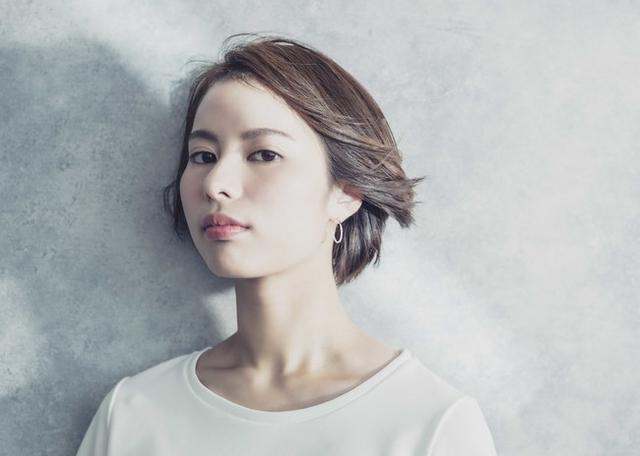 画像: SHORT BOB Style ストレートヒートブラシ スリム使用