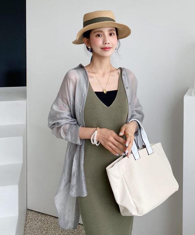 画像2: バックスリットシアーシャツ ¥6,369 (税込)