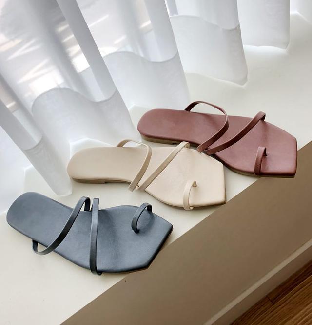 画像1: サムループツーストラップサンダル ¥2,618 (税込)