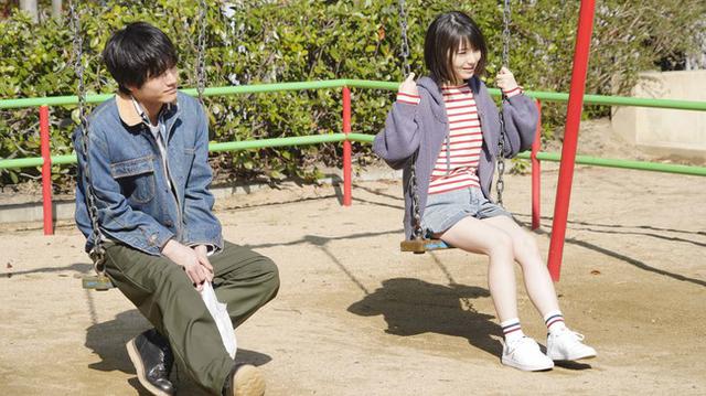 画像: 学園東町西公園 © 2020「思い、思われ、ふり、ふられ」製作委員会 © 咲坂伊緒/集英社