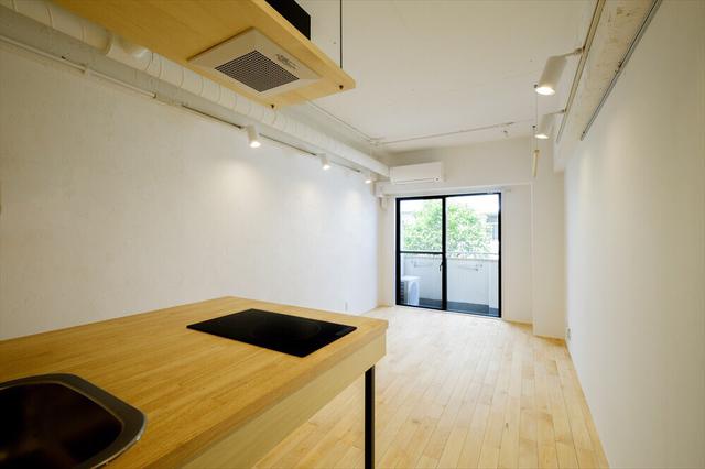 画像4: 少しの工夫でお部屋の印象を変える「ピクチャーレールのある暮らし」