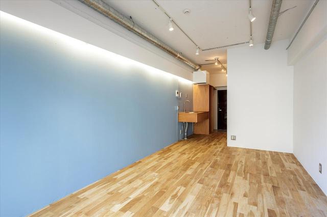画像5: 少しの工夫でお部屋の印象を変える「ピクチャーレールのある暮らし」
