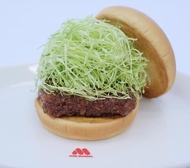 画像2: 【試食レポ】あのロングセラー商品を斬新アレンジ!モスバーガー「マンハッタンクラムチリ ロースカツ」新登場♡