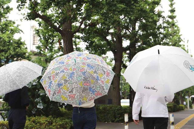 画像5: 秋雨に使いたい!キース・へリングのビニール傘がセブン-イレブン店舗とセブンネットショッピングで買える!