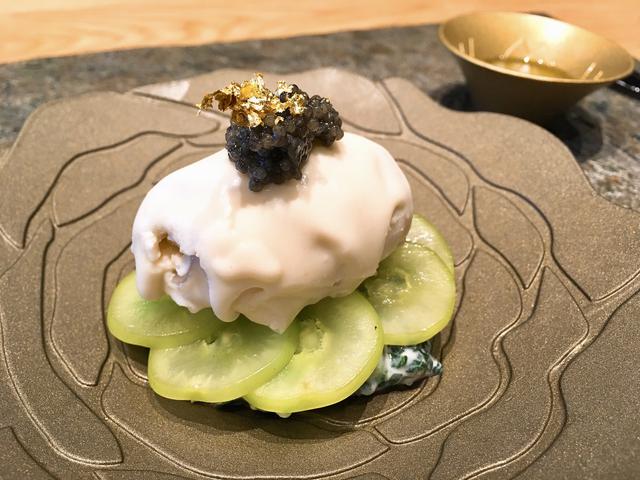 画像: 新潟県産「柳カレイ」のショーフロワ 渡辺果樹園のシャインマスカットのサラダ ライムの香り