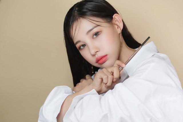 画像2: 薄型スリムのアイブロウで繊細なナチュラル美眉が簡単に!眉メイクで印象UP♡