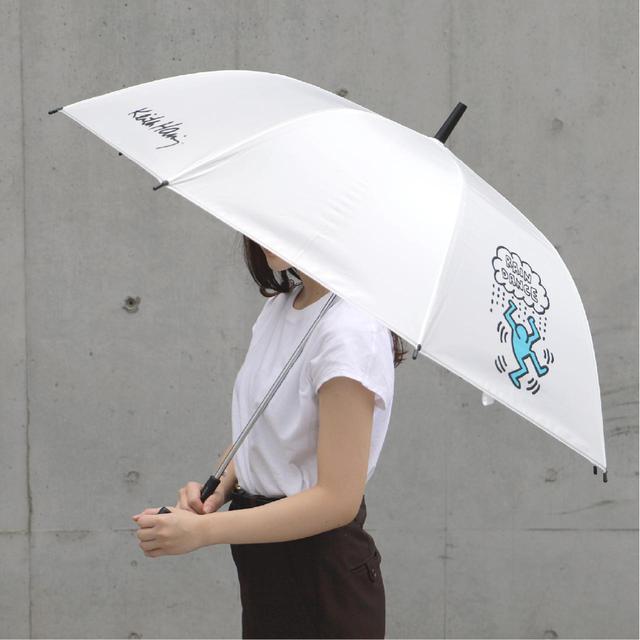 画像2: 秋雨に使いたい!キース・へリングのビニール傘がセブン-イレブン店舗とセブンネットショッピングで買える!